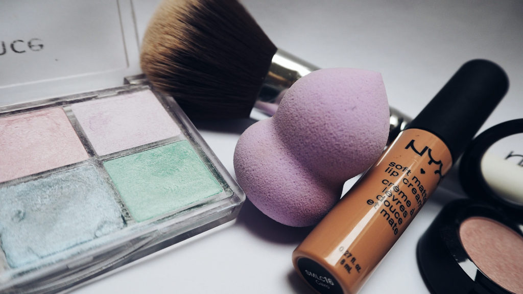 Cosmetics Eyeshadow Lipstick - Beauty Salon